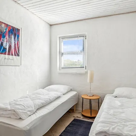 Stunning In With 2 Bedrooms And Internet