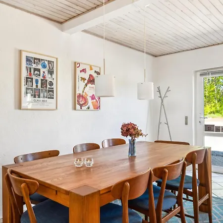 Stunning In With 2 Bedrooms And Internet
