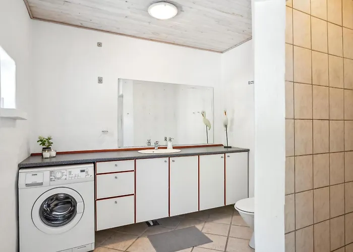 Semesterbostad Stunning In With 2 Bedrooms And Internet